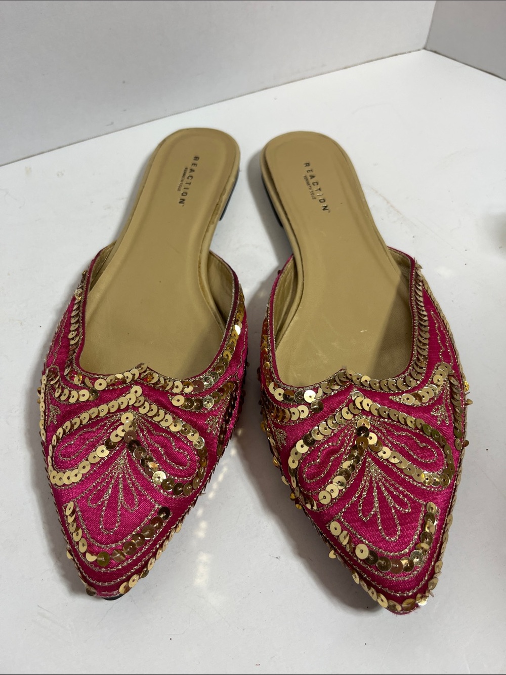 Reaction Kenneth Cole Pink Sequin Pointed Mule Flats with Gold Trim “Taj 50515”
